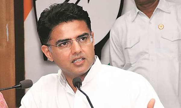 കോണ്‍ഗ്രസില്‍ തിരിച്ചെത്തി പൈലറ്റ്‌; പ്രശ്‌നപരിഹാരത്തിന്‌ മൂന്നംഗസമിതി 