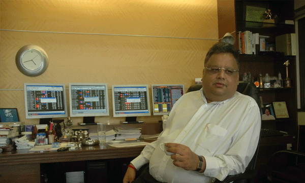 ടൈറ്റാന്‍ ഓഹരിവില കൂപ്പുകുത്തി; രാകേഷ് ജുന്‍ജുന്‍വാലയ്ക്ക് 200 കോടി നഷ്ടം വെറും ഒരു മണിക്കൂറില്‍