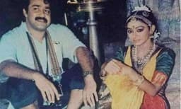 ഇത്ര ശാന്തയായ നാഗവല്ലിയെ നിങ്ങള്‍ കണ്ടിട്ടുണ്ടാകില്ല; ഒപ്പം സണ്ണിയും,  അപൂർവ്വ ചിത്രം വൈറല്‍...