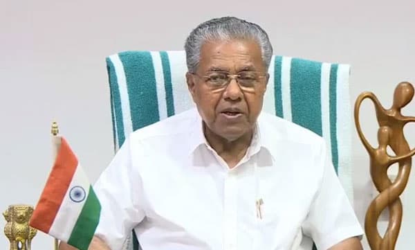 സര്‍വമനുഷ്യരും തുല്യരായിത്തീരുന്ന ആ സുദിനത്തിലേക്ക് മുന്നേറാം, ഇത് ഇതുവരെ നേരിടാത്ത സാഹചര്യം: സ്വാതന്ത്ര്യദിന ആശംസകള്‍ നേര്‍ന്ന് മുഖ്യമന്ത്രി