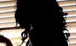 പതിവായി അശ്‌ളീലവിളികള്‍, ഫോണ്‍ കട്ട് ചെയ്തപ്പോള്‍ വാട്‌സ്ആപ്പില്‍ പോണ്‍ വീഡിയോ ; യുവാവിനെ തേന്‍കെണിയില്‍ വീഴ്ത്തി യുവതി കുടുക്കി