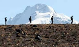 ടിബറ്റില്‍ ഇന്ത്യയെ ലക്ഷ്യമിട്ട് ചൈനയുടെ കൂടുതല്‍ ആയുധ വിന്യാസമെന്ന് റിപ്പോര്‍ട്ട്