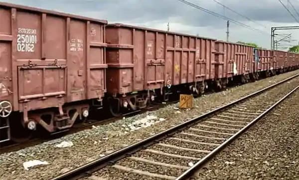 ചരക്ക് കടത്തിലൂടെ വരുമാനം വർധിപ്പിക്കുന്നതിന് 'പിസ ഡെലിവറി' മാതൃക സ്വീകരിക്കാനൊരുങ്ങി റെയിൽവേ