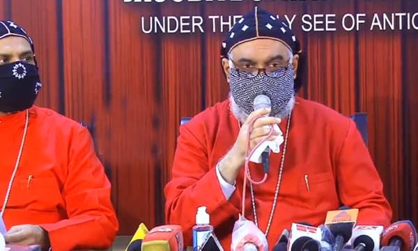 മാര്‍ത്തോമ്മാ സഭയുമായി കൂടുതല്‍ ഐക്യത്തിന്‌, ഓര്‍ത്തഡോക്‌സ് സഭയുമായുള്ള ബന്ധങ്ങള്‍ അവസാനിപ്പിച്ച്‌ യാക്കോബായ സഭ, സഭയിലേക്കെത്തുന്ന ഓര്‍ത്തഡോക്‌സുകാര്‍ക്കു മൂറോന്‍ അഭിഷേകം നിര്‍ബന്ധം