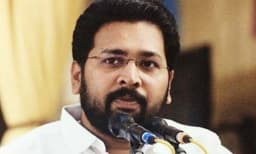 തിരുവനന്തപുരം വിമാനത്താവളം; നിയമസഭാ പ്രമേയത്തെ പിന്തുണയ്ക്കരുതെന്ന് കെ.എസ് ശബരീനാഥന്‍