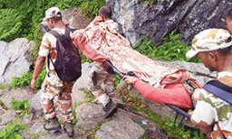 ഇരുകാലുകളുമൊടിഞ്ഞ യുവതിയെയും ചുമന്ന് ഐ.ടി.ബി.പി സേനാംഗങ്ങള്‍ നടന്നത് 40 കിലോമീറ്റര്‍ 