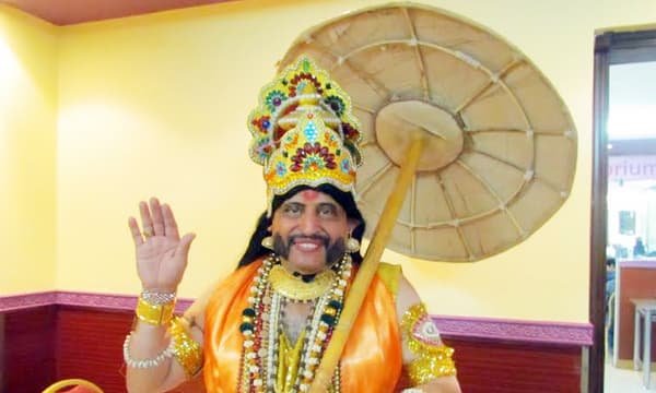 സൗദിയിലെ പ്രവാസഭൂമിയിൽ രണ്ടു പതിറ്റാണ്ടായി മാവേലിയായി അരങ്ങ് വാഴുന്ന പത്തനംതിട്ട സ്വദേശി
