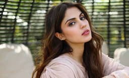 നടക്കുന്നത് ജനങ്ങളുടെയും മാധ്യമങ്ങളുടെയും വിച്ച് ഹണ്ട് ; മഹേഷ് ഭ്ട്ട് പിതാവിനെ പോലെ, സുശാന്തിന് പിന്നാലെ ആരോ ഉണ്ടായിരുന്നു ; നിശബ്ദത ഭഞ്ജിച്ച് റിയാ ചക്രബര്‍ത്തിയുടെ അഭിമുഖം