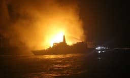 ശ്രീലങ്കയുടെ കിഴക്കന്‍ തീരത്ത് എണ്ണക്കപ്പലിന് തീപിടിച്ചു ; കേരളമടക്കമുള്ള ഇന്ത്യന്‍ തീരങ്ങളില്‍ ആശങ്ക 