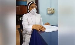 ഓണാശംസയില്‍ ഹിന്ദുക്കളെ അപമാനിച്ചുവെന്ന് ആരോപിച്ച് പ്രധാനാധ്യാപികയെ സ്‌റ്റേഷനില്‍ വിളിച്ചുവരുത്തി മാപ്പ് പറയിച്ചു