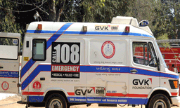 കോവിഡ് രോഗിയായ പെണ്‍കുട്ടിയെ ആശുപത്രിയിലേക്ക് കൊണ്ടുപോകും വഴി ആംബുലന്‍സ് ഡ്രൈവര്‍ പീഡിപ്പിച്ചു
