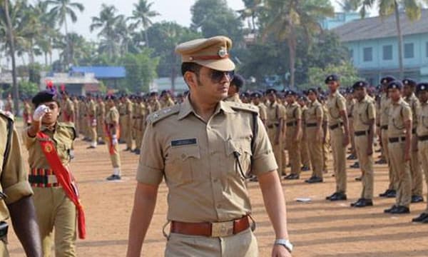 കണ്ണൂരിലെ മുഴുവന് ക്രിമിനല് രാഷ്ട്രീയ പ്രവര്ത്തകരുടെയും വിവരങ്ങള് ശേഖരിക്കുന്നു; പോലീസിനു മേല് സമ്മര്ദ്ദവുമായി ഭരണകക്ഷിയിലെ ജനപ്രതിനിധികള് അടക്കമുള്ളവര് ; വഴങ്ങാതെ യതീഷ്ചന്ദ്ര