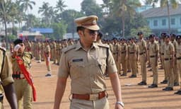 കണ്ണൂരിലെ മുഴുവന്‍ ക്രിമിനല്‍ രാഷ്ട്രീയ പ്രവര്‍ത്തകരുടെയും വിവരങ്ങള്‍ ശേഖരിക്കുന്നു; പോലീസിനു മേല്‍ സമ്മര്‍ദ്ദവുമായി ഭരണകക്ഷിയിലെ ജനപ്രതിനിധികള്‍ അടക്കമുള്ളവര്‍ ; വഴങ്ങാതെ യതീഷ്ചന്ദ്ര