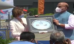 റഫാല്‍ ശക്തമായ ഇന്ത്യ-ഫ്രാന്‍സ് ബന്ധത്തിന്റെ അടയാളം; ഇന്ത്യയുടെ പരമാധികാരത്തില്‍ കണ്ണുവയ്ക്കുന്നവര്‍ക്കുള്ള സന്ദേശമെന്ന് രാജ്‌നാഥ് സിംഗ്