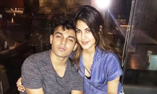 മയക്കുമരുന്നിന് റിയ പണം നല്‍കിയത് സ്വന്തം ക്രെഡിറ്റ് കാര്‍ഡില്‍ നിന്നും ; സുശാന്ത് ദിവസവും നാലഞ്ചുതവണ ഉപയോഗിച്ചിരുന്നു ; 20 തവണ ഉപയോഗിക്കാന്‍ അഞ്ച് ഗ്രാം കഞ്ചാവ് നല്‍കിയതായി ഷോവിക്കും