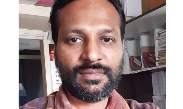 തലേ രാത്രിയില്‍ തന്നെ ആരോ കൊല്ലാന്‍ വരുന്നെന്നും വിളിച്ചറിയിച്ചു ; പിറ്റേന്ന് രാവിലെ ജീവനൊടുക്കുന്നുവെന്ന് ഭാര്യയെ വാട്‌സാപ്പില്‍ ലൈവായി കാണിച്ച ശേഷം യുവാവ് ക്വാറന്റൈന്‍ കേന്ദ്രത്തില്‍ തൂങ്ങി മരിച്ചു  