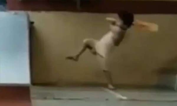 തന്റെ നേരെവരുന്ന ഓരോ പന്തും ദൂരേക്ക് അടിച്ചുപറത്തി കുരുന്ന് ; ജൂനിയര്‍ ക്രിസ് ഗെയ്‌ലെന്ന് ആരാധകര്‍ : വീഡിയോ