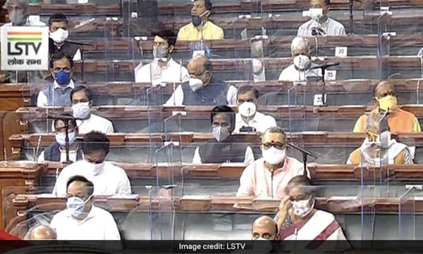 സഭയില്‍ എപ്പോഴും മാസ്‌ക് ധരിക്കൂ... രാജ്യസഭാംഗങ്ങളോട് ചെയര്‍മാന്‍ വെങ്കയ്യ നായിഡുവിന്റെ അഭ്യര്‍ത്ഥന