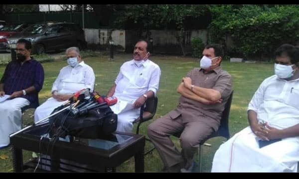 ഖുറാനെ പരിചയാക്കാന്‍ ശ്രമിച്ചാല്‍ കാത്തിരിക്കുന്നത് ശബരിമലയേക്കാള്‍ വലിയ തിരിച്ചടിയെന്ന് എന്‍.കെ പ്രേമചന്ദ്രന്‍