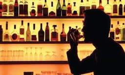 സംസ്ഥാനത്ത് ബാറുകൾ ഉടൻ തുറക്കില്ല ; എക്സൈസ് കമ്മീഷണറുടെ ശുപാർശ തള്ളി