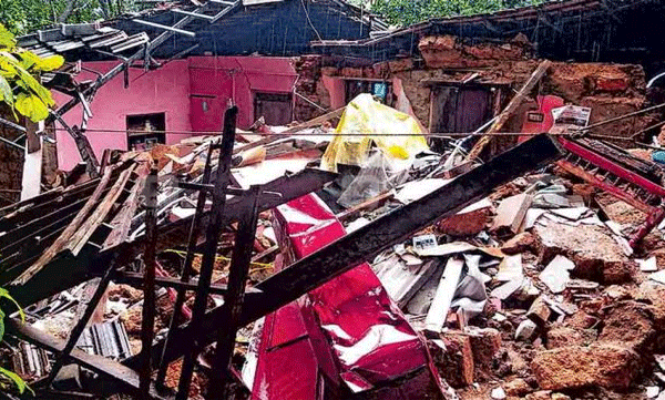 കുഞ്ഞു കരഞ്ഞപ്പോള്‍ ഉണര്‍ന്നു : ഒരു കുടുംബം മുഴുവന്‍ രക്ഷപെട്ടു 