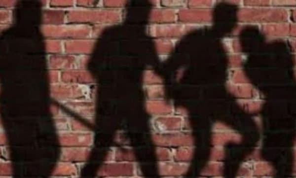 രഹസ്യബന്ധമുണ്ടെന്ന് ആരോപിച്ച് വിധവയായ യുവതിയെയും യുവാവിനെയും വീട് കയറി ആക്രമിച്ചു ; മൂന്ന് ​പേര്‍ അറ്സറ്റില്‍ 