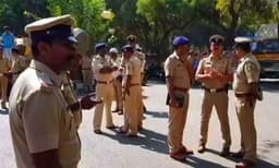വന്‍പ്രതിഫലം വാങ്ങി ലഹരി റാക്കറ്റ് പ്രതികള്‍ക്ക്  വിവരങ്ങള്‍ കെമാറി; പോലീസുകാര്‍ക്ക് സസ്‌പെന്‍ഷന്‍