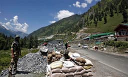 ഒടുവില്‍ ചൈന സമ്മതിച്ചു; ഗാല്‍വാന്‍ സംഘര്‍ഷത്തില്‍ അഞ്ച് സൈനികര്‍ കൊല്ലപ്പെട്ടു; മരണസംഖ്യ മൂന്നു മടങ്ങിലേറെയായിരിക്കുമെന്ന് ഇന്ത്യ