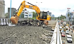 ഭാരപരിശോധന അട്ടിമറിച്ചത് കരാറുകാര്‍ക്ക് രക്ഷയാകും, പാലാരിവട്ടം പാലത്തിന്റെ നഷ്ടപരിഹാരത്തര്‍ക്കം കോടതി കയറും; വിള്ളല്‍ കണ്ടപാടെ ബാങ്ക് ഗ്യാരന്റി പിന്‍വലിച്ച് സര്‍ക്കാര്‍