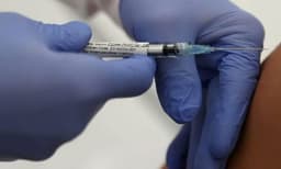 പ്രതീക്ഷയേറുന്നു:കോവിഡ് വാക്‌സിന്‍ പ്രായമായവരിലും സുരക്ഷിതമെന്ന് പഠനം
