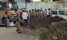 ''കളിക്കുന്നതിനിടയില്‍ ദളിത്കുട്ടി ബാലന്‍സ് തെറ്റി ഠാക്കൂര്‍ കുട്ടിയുടെ പൊതിയില്‍ തൊട്ടുപോയി ; ഭക്ഷണം അശുദ്ധമാക്കിയതിന്  ബാലനെ വന്ന് മര്‍ദ്ദിച്ചത് 30 മുതിര്‍ന്നവര്‍ '' ; ഹത്രാസ് ഇരയുടെ ഗ്രാമത്തിലെ ദളിത് അനുഭവങ്ങള്‍