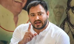 പുറത്താക്കിയ ദളിത് നേതാവിനെ വെടിവെച്ചു കൊന്ന കേസ് ; തേജസ്വീയാദവിനെതിരേ കൊലക്കുറ്റത്തിന് കേസെടുത്തു