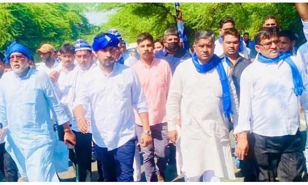 ഹത്രാസ് പെണ്‍കുട്ടിയുടെ വീട് സന്ദര്‍ശിച്ച ചന്ദ്രശേഖര്‍ ആസാദിനും സംഘത്തിനുമെതിരെ കേസെടുത്തു