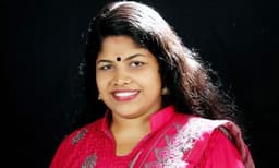 മോഹൻലാലിനൊപ്പം അഭിനയിക്കാൻ മോഹം:  രശ്മി അനിൽ 