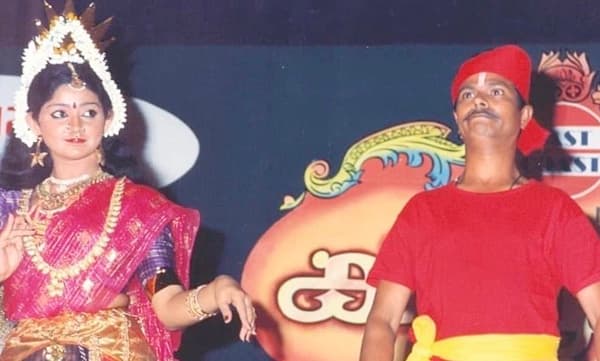 ഇന്ദ്രൻസേട്ടനൊപ്പം: അപൂർവ്വചിത്രം പങ്കുവച്ച് ദിവ്യ ഉണ്ണി