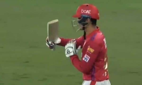 ഔട്ട് വിളിച്ച തേഡ് അംപയറേയും ചോദ്യം ചെയ്തു: ഐപിഎല്ലിനിടെ നാടകീയ രംഗങ്ങള്‍