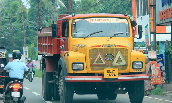 സംസ്ഥാനത്ത് നാളെ ടിപ്പര്‍ ലോറി പണിമുടക്ക്
