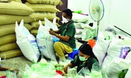 കിറ്റിലെ മോശം ശര്‍ക്കരയും പപ്പടവും നല്‍കിയവര്‍ക്കെതിരേ നടപടിയില്ല ; നിലവാരമില്ലാത്ത ഉല്‍പ്പന്നങ്ങള്‍ കൊണ്ടു ഓണത്തിന് മലയാളിയെ 'വിഷം' തീറ്റിച്ച കമ്പനികള്‍ക്ക് സപ്‌ളൈകോ പണം തീര്‍ത്തു കൊടുക്കുന്നു