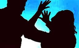 ചികിത്സയുടെ ഭാഗമായി പ്രാർത്ഥിക്കുന്നതിനിടെ യുവതിയോട് അപമര്യാദയായി പെരുമാറി: വൈദിക ഡോക്ടര്‍ കസ്റ്റഡിയില്‍