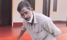 ഫോണ്‍ എടുക്കാന്‍ മറന്ന് പെയിന്റടിക്കാന്‍ പോയ അശോകനെ തേടിയെത്തിയത് സംസ്ഥാന പുരസ്‌കാരം ; രണ്ടരപ്പതിറ്റാണ്ട് സിനിമയില്‍ വസ്ത്രാലങ്കാര രംഗത്തു തിളങ്ങിനില്‍ക്കുന്ന പ്രതിഭയ്ക്ക് വൈകിവന്ന അംഗീകാരം 