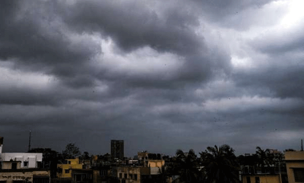 അറബിക്കടലില്‍ ചേര്‍ന്ന് ന്യൂനമര്‍ദ്ദം വീണ്ടും തീവ്രമായേക്കും; കാത്തിരിക്കുന്നത് അപൂര്‍വ പ്രതിഭാസമെന്ന് ഗവേഷകര്‍