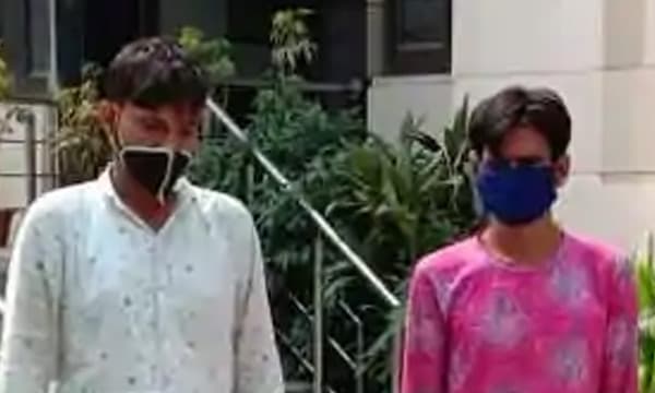 വഴിയില്‍ നോട്ടെറിഞ്ഞ് പ്രലോഭിപ്പിക്കും ; എടുക്കാന്‍ കുനിയുമ്പോള്‍ ബാഗ് മോഷ്ടിക്കും ; കള്ളന്മാരെ യാത്രക്കാരന്‍ ഓടിച്ചിട്ടു പിടിച്ചു