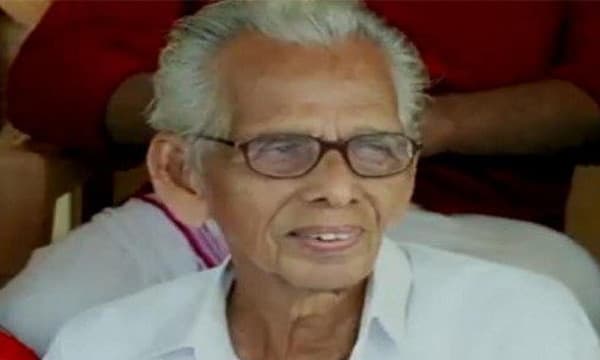  ‘അടിയന്തരാവസ്ഥ അറബിക്കടലില്‍. ഇന്ത്യ ഈസ് നോട്ട് ഇന്ദിര’ എന്ന് കുറിച്ച അബ്ദുള്‍ ഖാദര്‍ മടങ്ങി ; കാലത്തിനും മായ്ക്കാന്‍ കഴിയാതെ ഒരു ധീരമായ ചുവരെഴുത്തിന്റെ ഓര്‍മ്മകള്‍ ജ്വലിക്കുന്നു