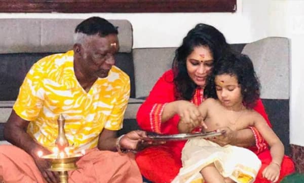 വിജയദശമിയില്‍ ആദ്യക്ഷരം കുറിച്ച് ഐ.എം വിജയന്റെ കൊച്ചുമകള്‍