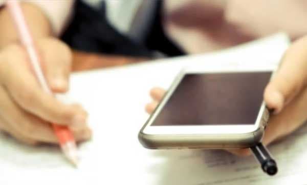 'കൊറോണ പോവുമ്പോ പോട്ടെ. മക്കളുടെ ഭാവി ആ വഴി പോകാന്‍ പറ്റൂല, ഓണ്‍ലൈന്‍ കേറിയാന്‍ ചുറ്റുമുള്ളതൊന്നും കാണാന്‍ പറ്റാതെ മക്കള്‍ മുങ്ങിപ്പോയേക്കുമെന്നത് നേര്'