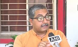 മഹാത്മാഗാന്ധിയെ 'പാകിസ്താന്റെ പിതാവ്' എന്നാക്ഷേപിച്ച മുന്‍ ബിജെപി വക്താവ് ഇപ്പോള്‍ ഐഐഎംസി പ്രൊഫസര്‍