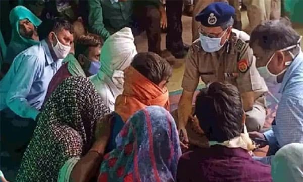 ഹത്രാസിലെ പീഡനത്തിനിരയായി കൊല്ലപ്പെട്ട പെണ്‍കുട്ടിയുടെ കുടുംബത്തിന് സുരക്ഷയൊരുക്കാന്‍ 80 അംഗ സി.ആര്‍.പി.എഫ് സംഘം
