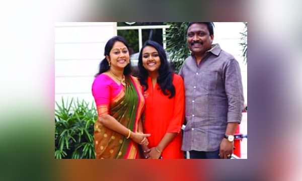  ചിപ്പി, ഭര്‍ത്താവ് രഞ്ജിത്, മകള്‍ അവന്തിക