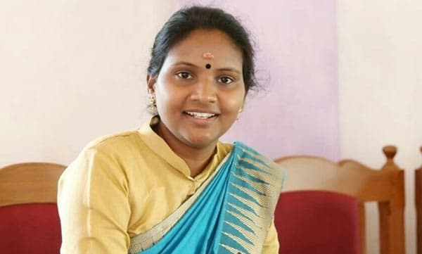 രമ്യ ഹരിദാസ് എംപിക്ക് വീണ് പരിക്ക്