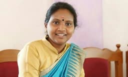 രമ്യ ഹരിദാസ് എംപിക്ക് വീണ് പരിക്ക്